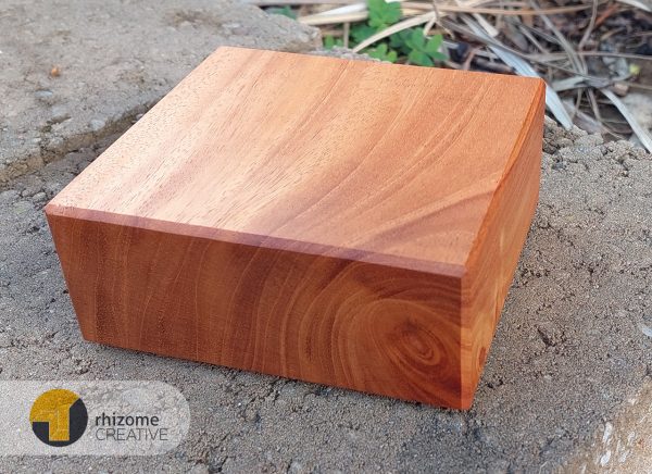 African Mahogany Bar Board | Grain Detail, Outdoor Light